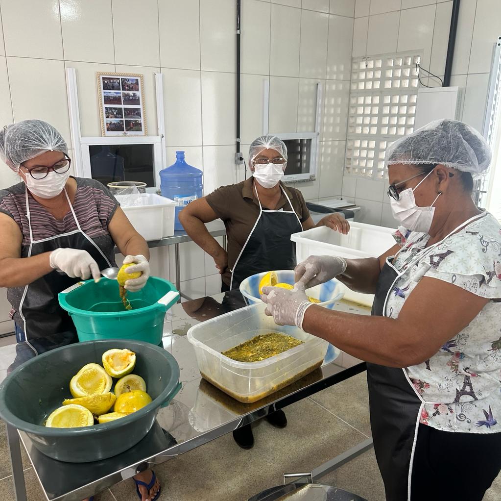 Associao de Mulheres do municpio de Pinda recebem oficina de qualificao na unidade de beneficiamento de frutas  