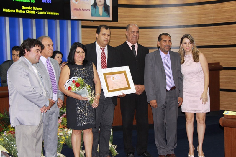 Diretora do IDSB recebe Diploma Mulher Cidad Loreta Valadares