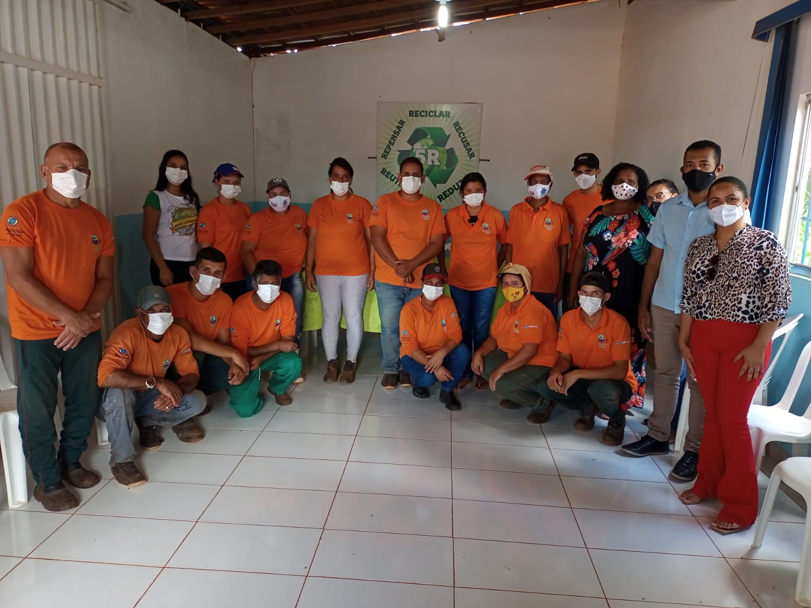 Cesol intermedia encontro entre cooperados de Cacul e Guanambi, que trabalham com materiais reciclveis