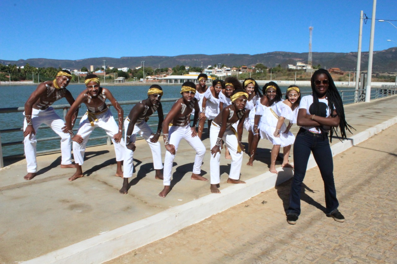 Grupo de Dança Quilombo dos Anjos, assessorado pelo Cesol Sertão Produtivo, enaltece cultura negra 